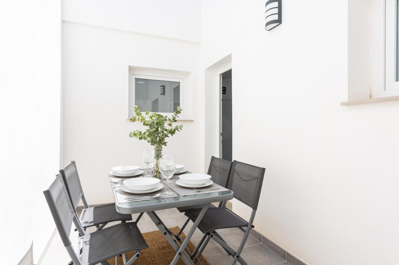 Apartamentos La Pelusa Malaga Luaran gambar