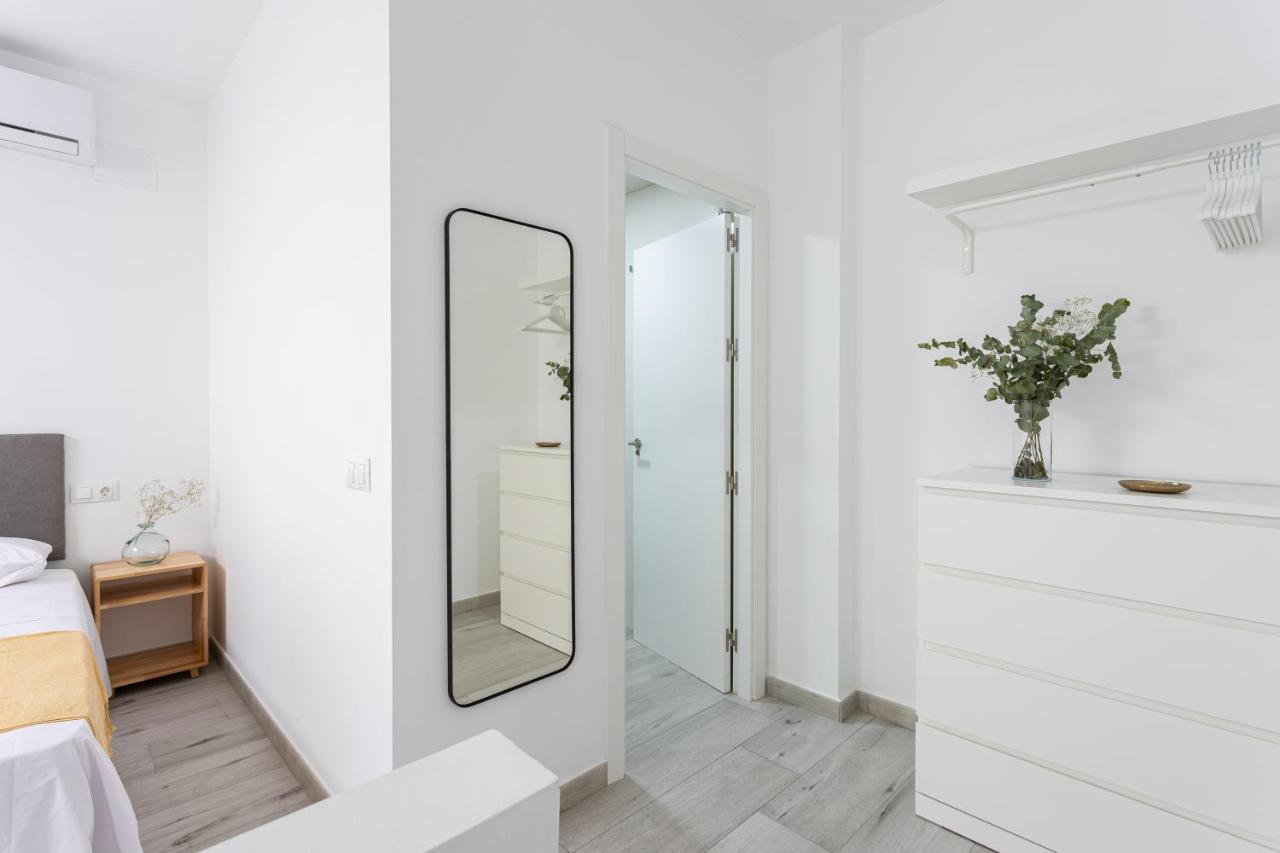 Apartamentos La Pelusa Malaga Luaran gambar