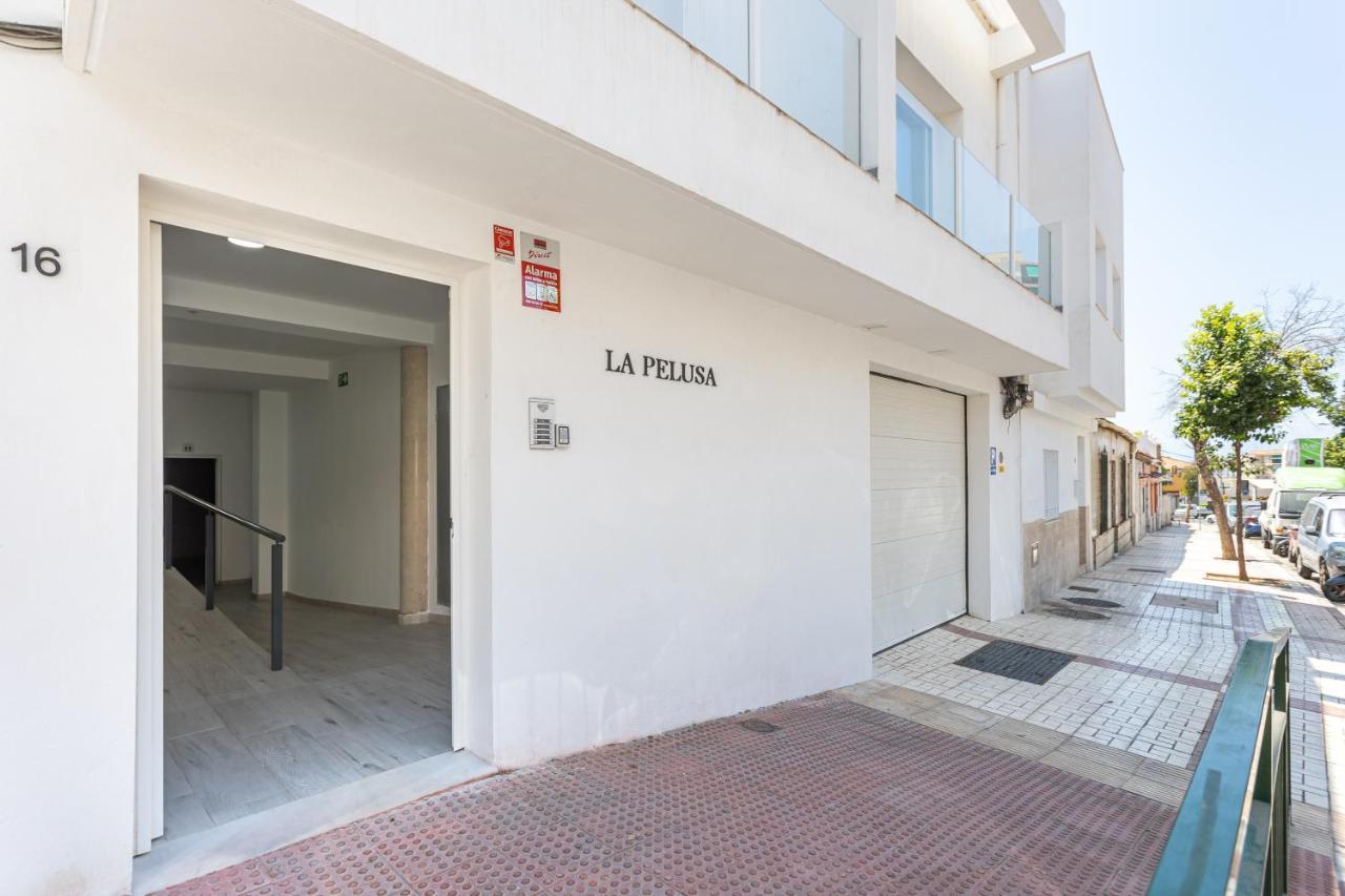 Apartamentos La Pelusa Malaga Luaran gambar