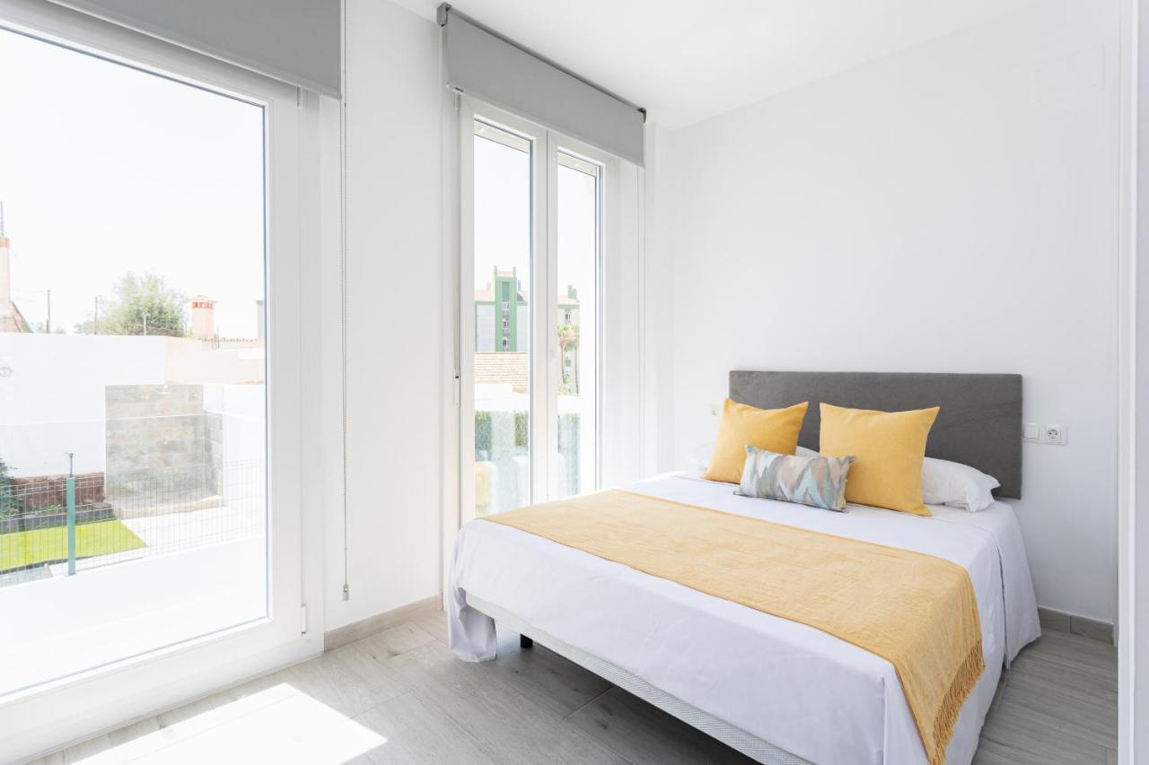 Apartamentos La Pelusa Malaga Luaran gambar