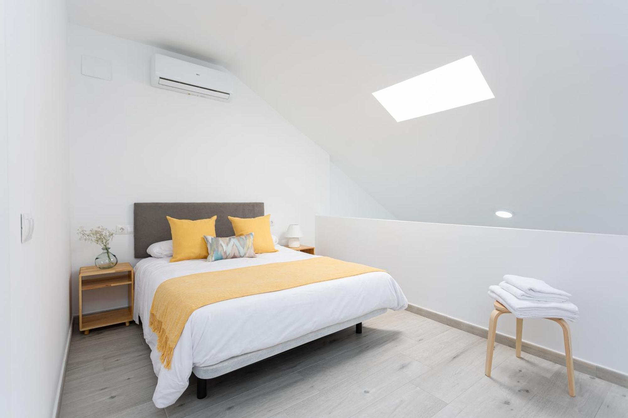 Apartamentos La Pelusa Malaga Luaran gambar